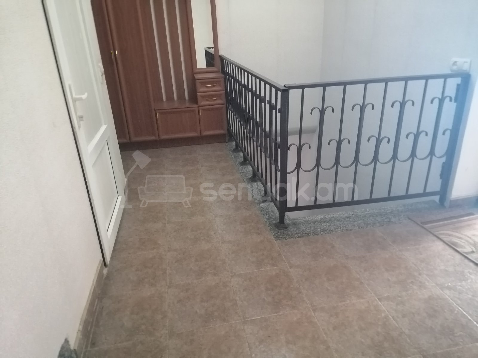 3 Սենյականոց Սեփական Տուն, 65քմ, Կոսմետիկ Վերանորոգված, Մասամբ Կահավորված