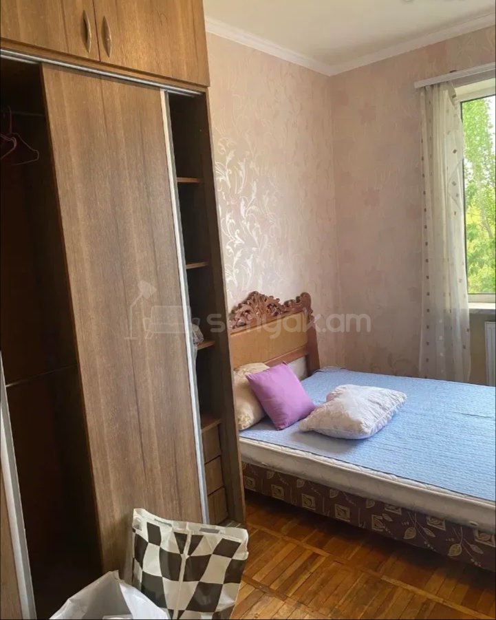 3 Սենյականոց Բնակարան Քարե Շենքում, 90քմ, 4/5 հարկ, Նորմալ Վիճակում, Կահավորված