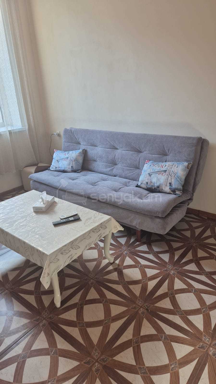 2 Սենյականոց Բնակարան Քարե Շենքում, 40քմ, 3/7 հարկ, Նորմալ Վիճակում, Կահավորված, Արևկող