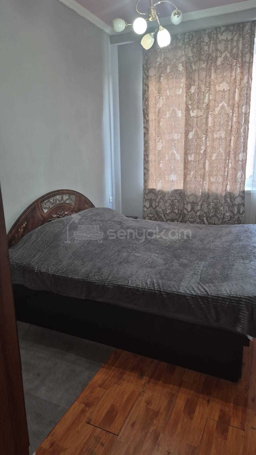 2 Սենյականոց Բնակարան Քարե Շենքում, 40քմ, 3/7 հարկ, Նորմալ Վիճակում, Կահավորված, Արևկող