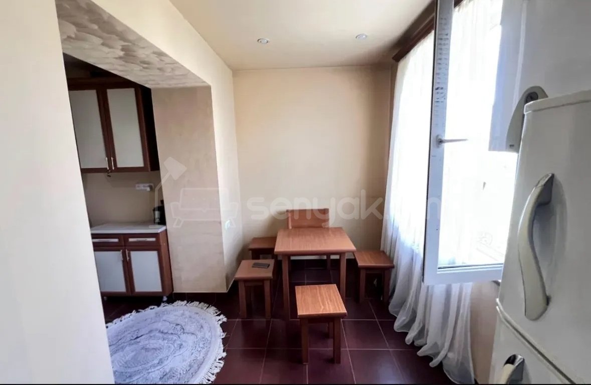 3 Սենյականոց Բնակարան Քարե Շենքում, 71քմ, 4/4 հարկ, Կապիտալ Վերանորոգված