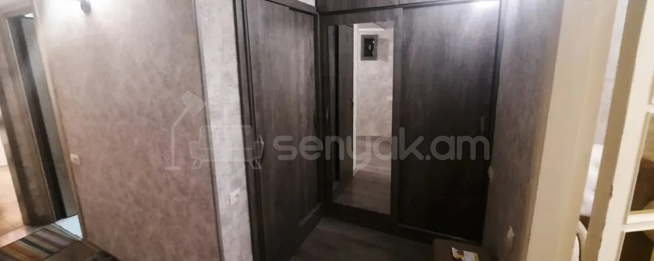 2 Սենյականոց Բնակարան Քարե Շենքում, 62քմ, 5/5 հարկ, Կապիտալ Վերանորոգված, Կահավորված