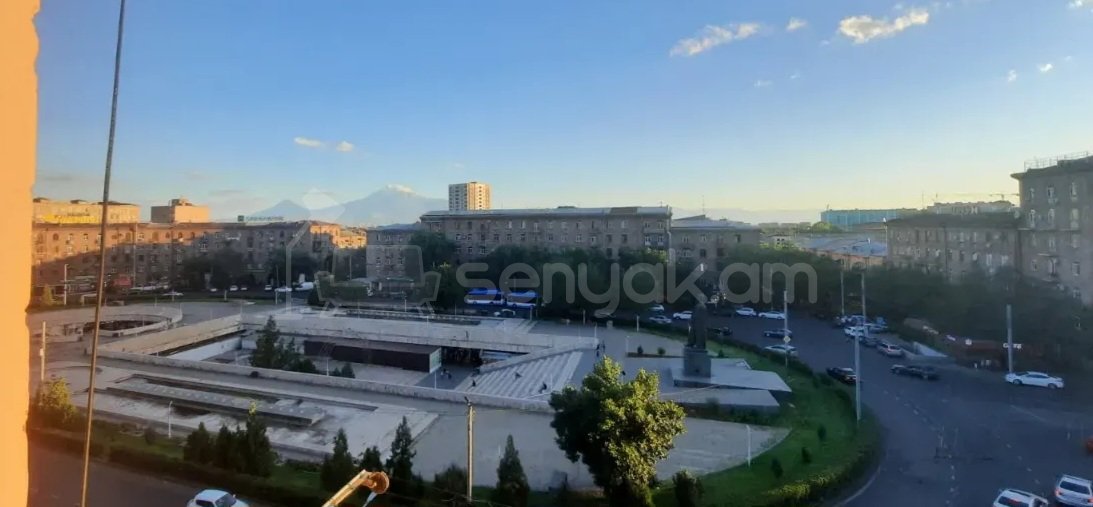 2 Սենյականոց Բնակարան Քարե Շենքում, 62քմ, 5/5 հարկ, Կապիտալ Վերանորոգված, Կահավորված