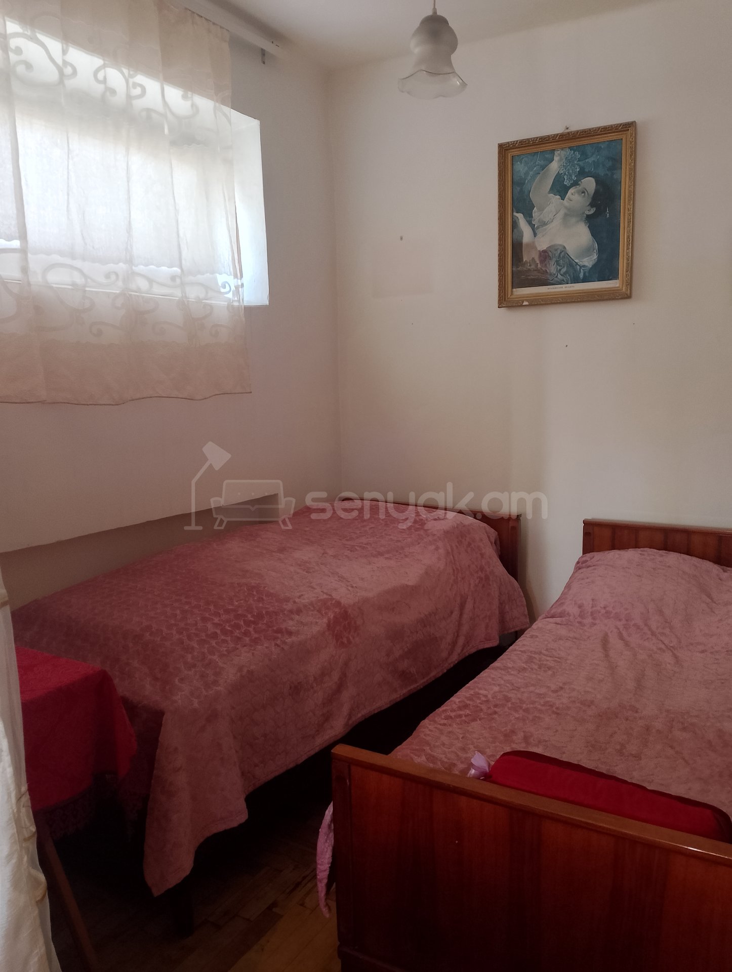 2 Սենյականոց Բնակարան Քարե Շենքում, 48քմ, 3/5 հարկ, Պետական Վիճակում, Կահավորված, Արևկող