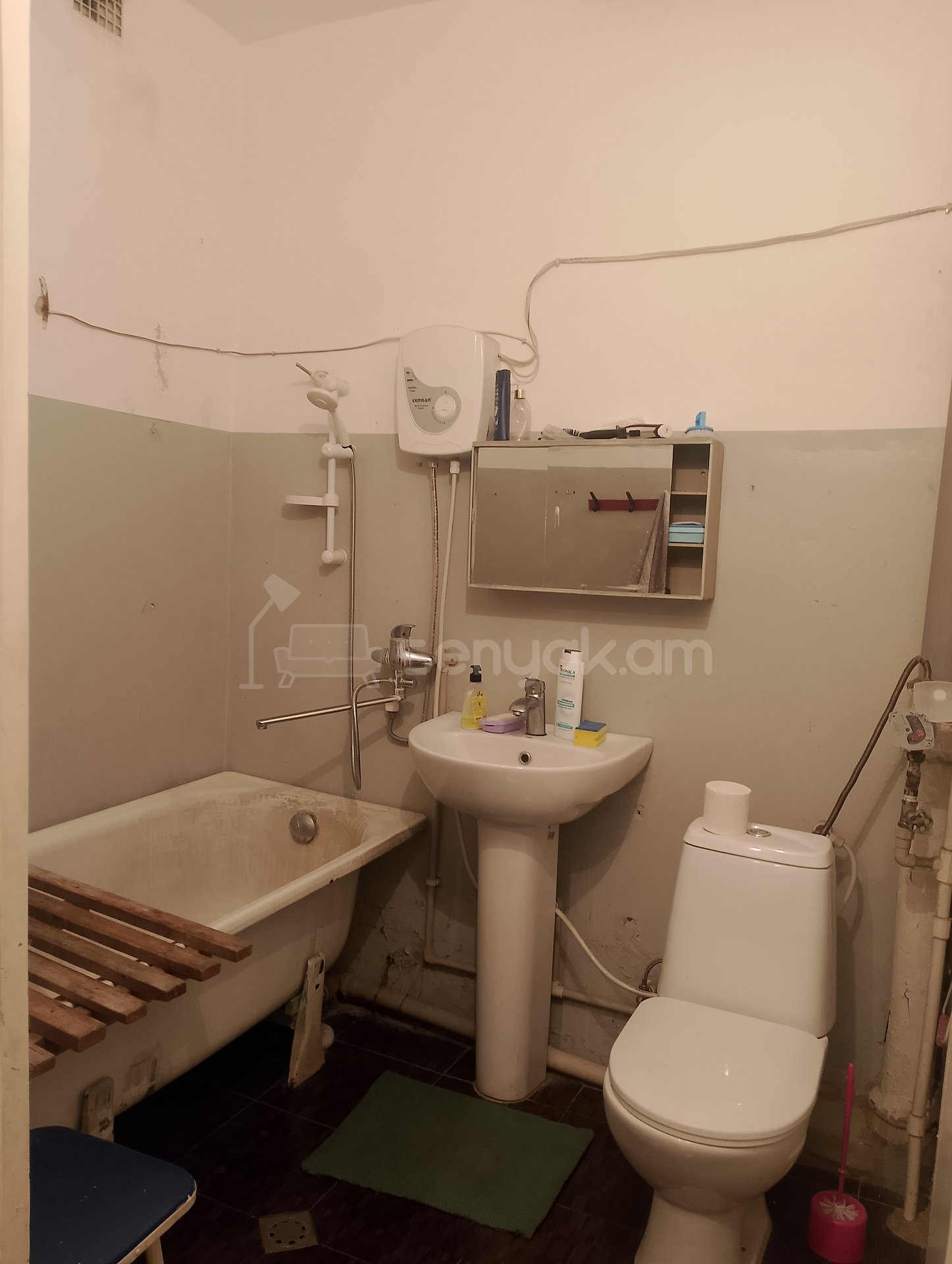 2 Սենյականոց Բնակարան Քարե Շենքում, 48քմ, 3/5 հարկ, Պետական Վիճակում, Կահավորված, Արևկող