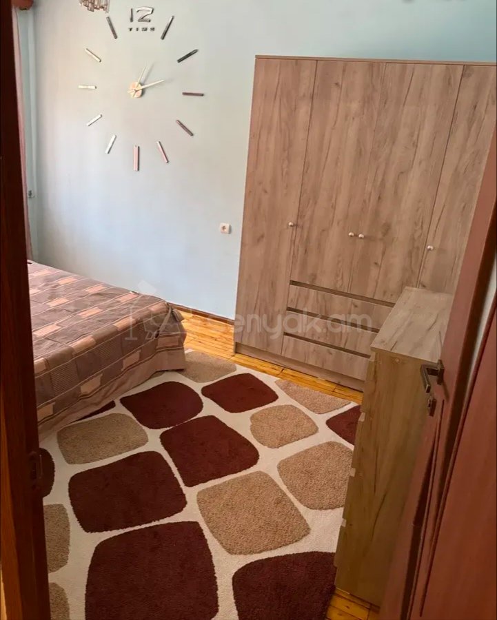3 Սենյականոց Բնակարան Քարե Շենքում, 80քմ, 1/4 հարկ, Նորմալ Վիճակում, Կահավորված