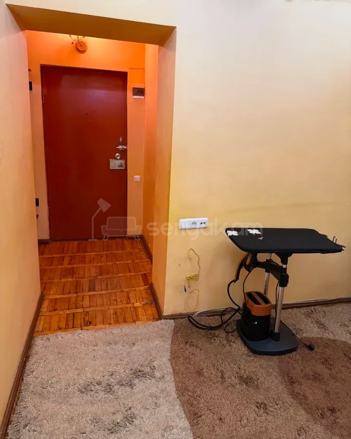 3 Սենյականոց Բնակարան Քարե Շենքում, 80քմ, 1/4 հարկ, Նորմալ Վիճակում, Կահավորված