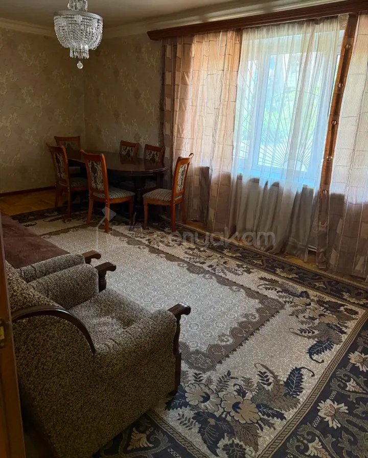 3 Սենյականոց Բնակարան Քարե Շենքում, 80քմ, 1/4 հարկ, Նորմալ Վիճակում, Կահավորված