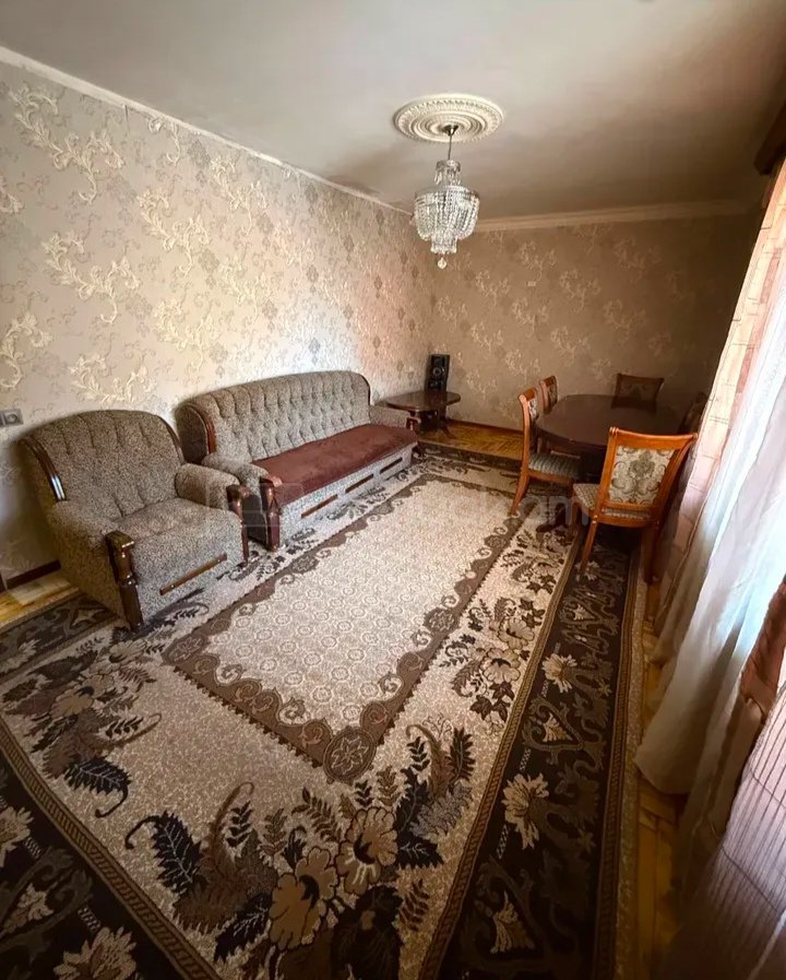 3 Սենյականոց Բնակարան Քարե Շենքում, 80քմ, 1/4 հարկ, Նորմալ Վիճակում, Կահավորված