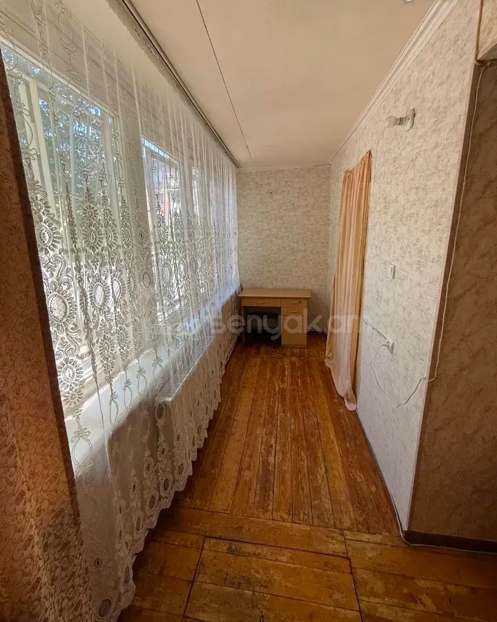 3 Սենյականոց Բնակարան Քարե Շենքում, 80քմ, 1/4 հարկ, Նորմալ Վիճակում, Կահավորված