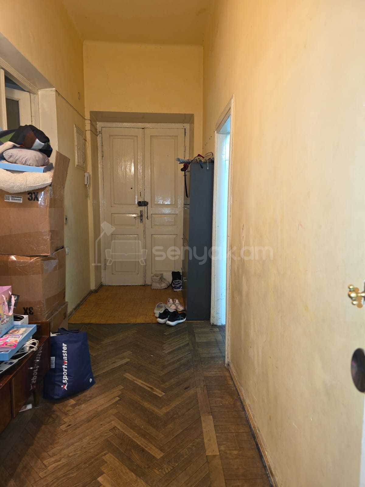 3 Սենյականոց Բնակարան Քարե Շենքում, 130քմ, 3/4 հարկ, Նորմալ Վիճակում