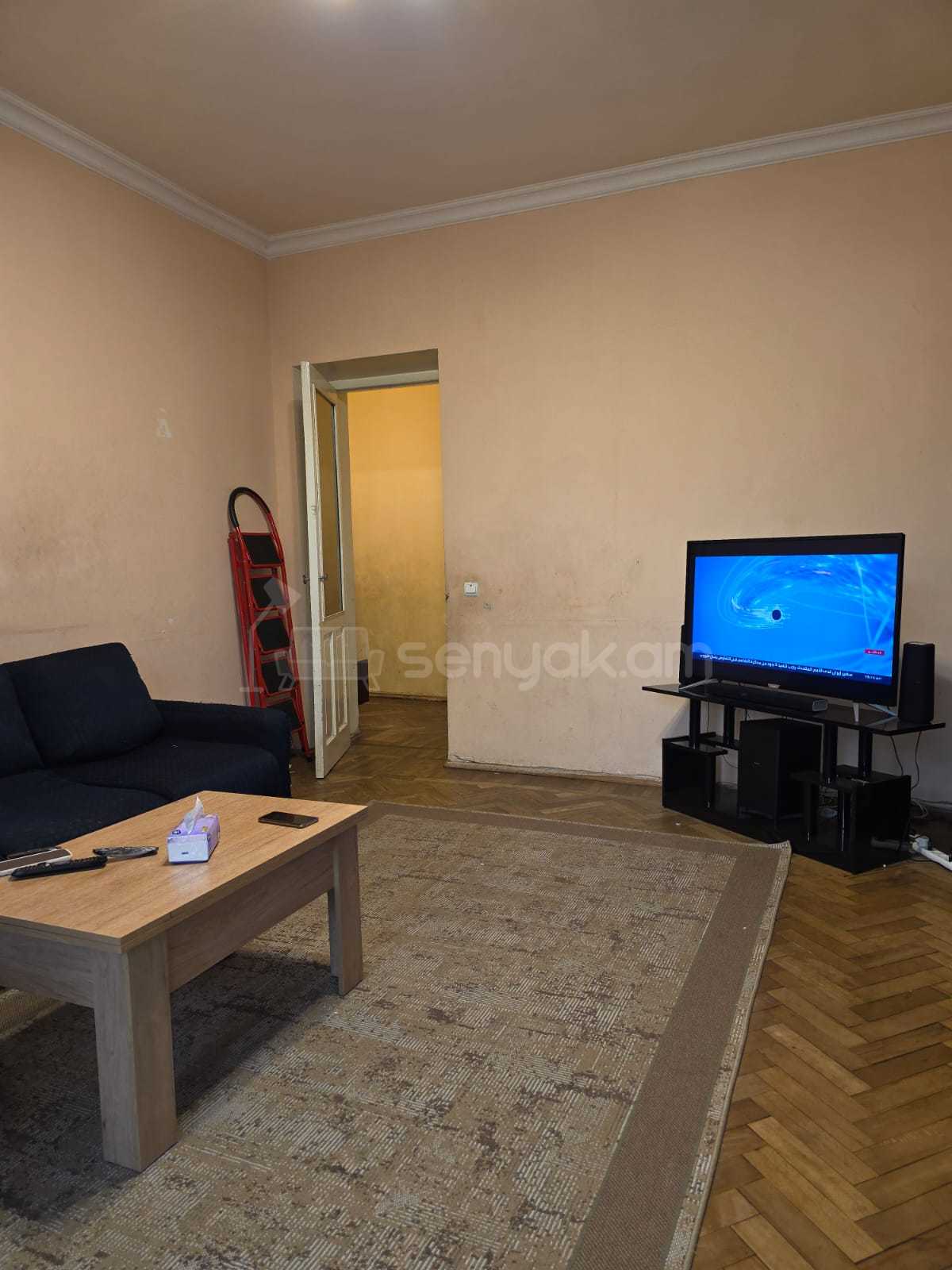 3 Սենյականոց Բնակարան Քարե Շենքում, 130քմ, 3/4 հարկ, Նորմալ Վիճակում