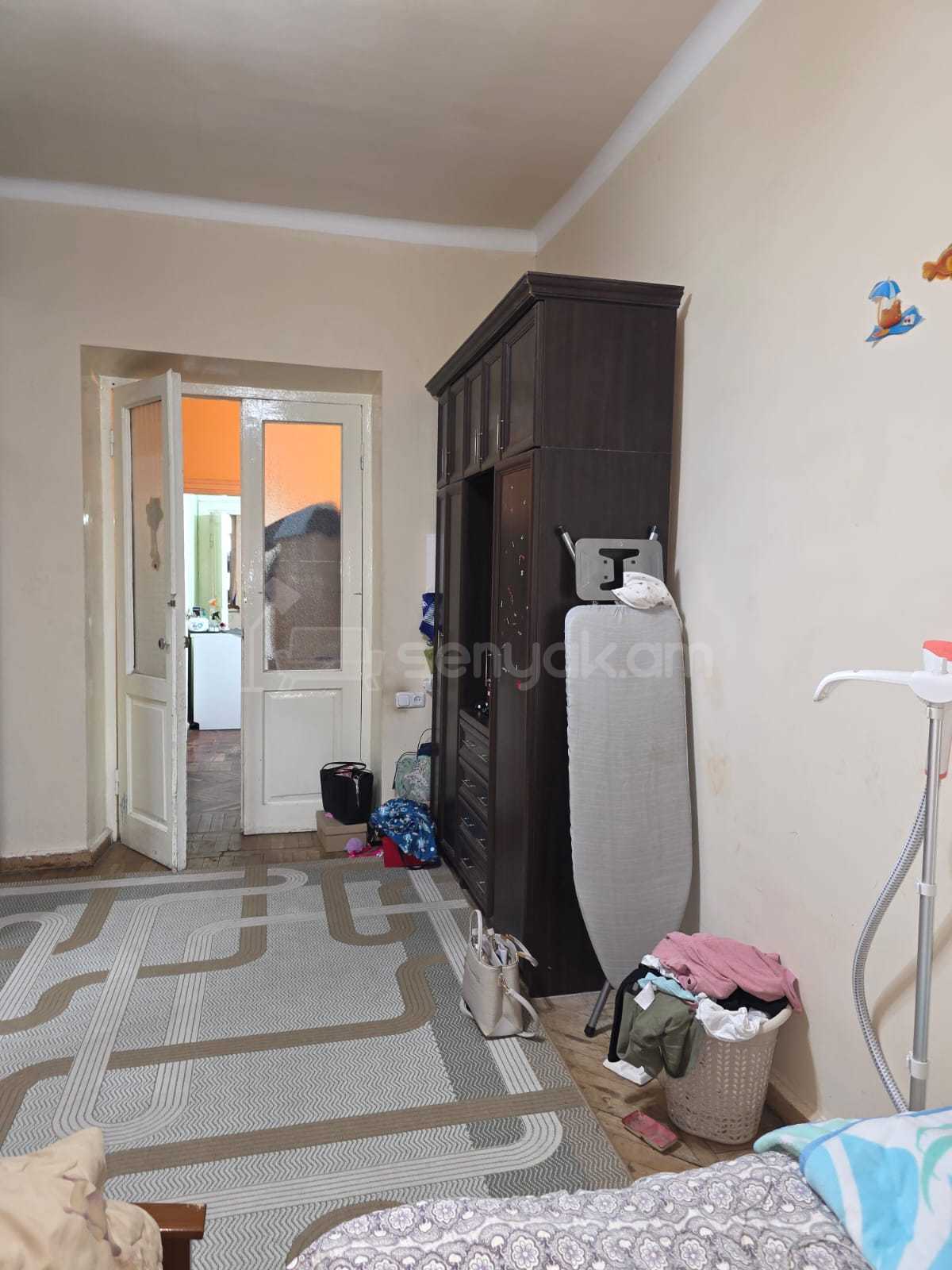 3 Սենյականոց Բնակարան Քարե Շենքում, 130քմ, 3/4 հարկ, Նորմալ Վիճակում