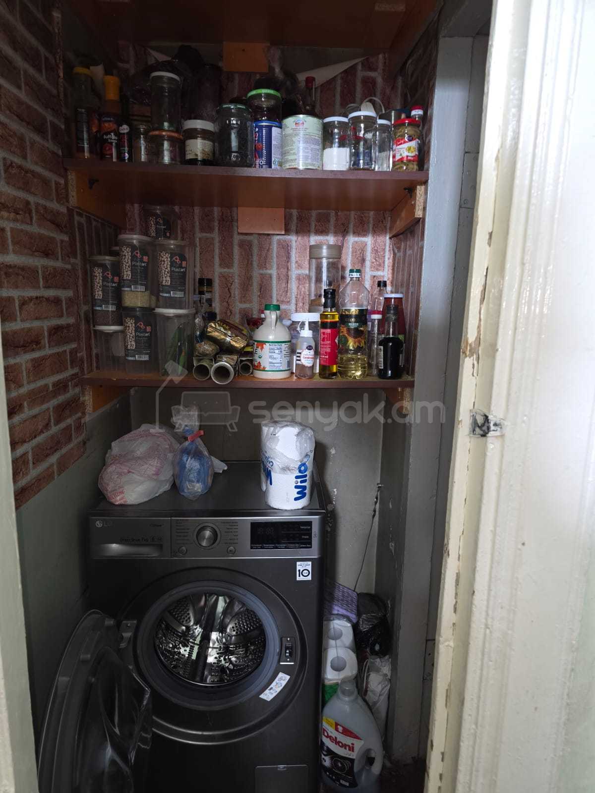 3 Սենյականոց Բնակարան Քարե Շենքում, 130քմ, 3/4 հարկ, Նորմալ Վիճակում