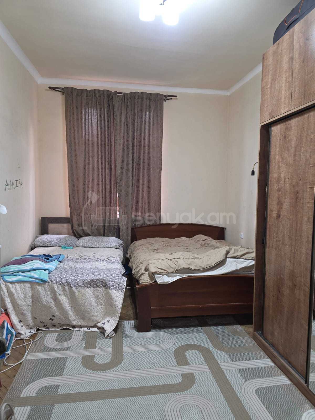 3 Սենյականոց Բնակարան Քարե Շենքում, 130քմ, 3/4 հարկ, Նորմալ Վիճակում