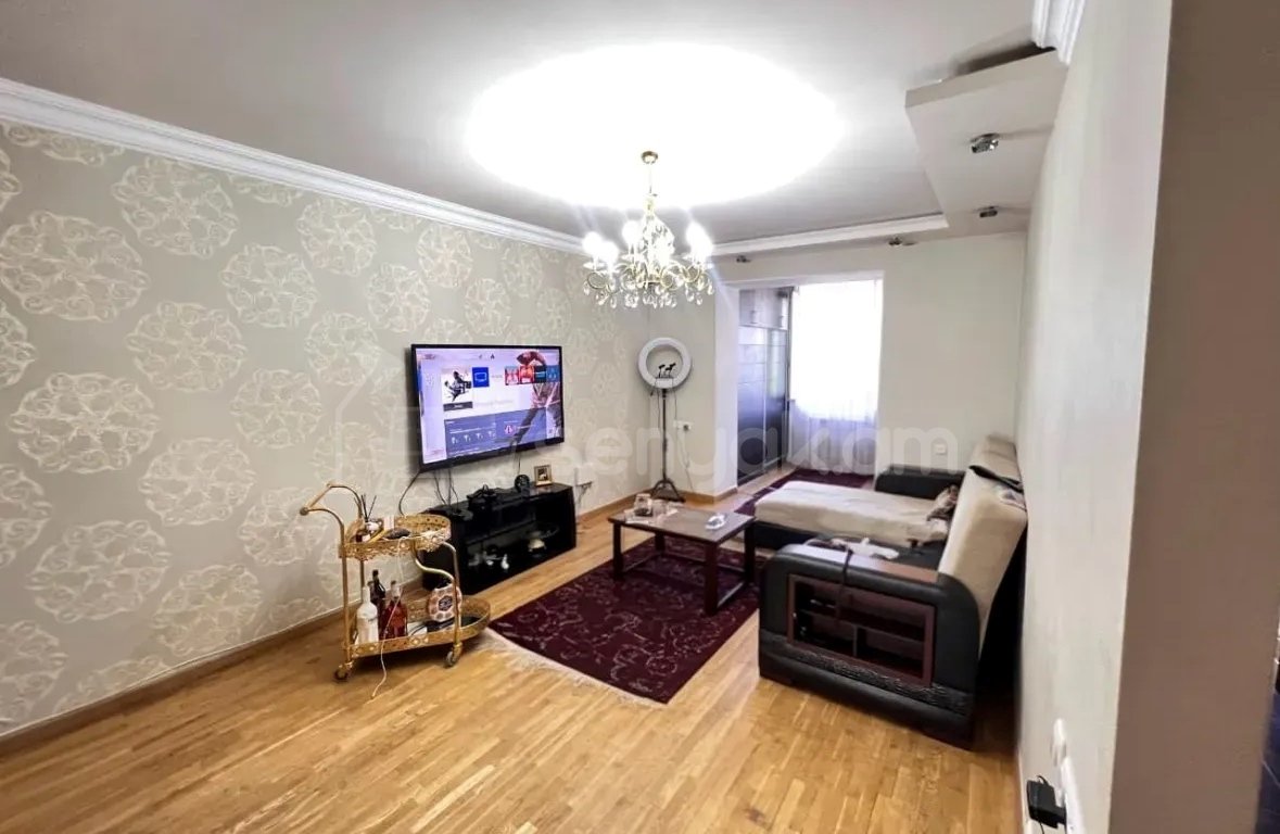 3 Սենյականոց Բնակարան Քարե Շենքում, 71քմ, 4/4 հարկ, Նորմալ Վիճակում
