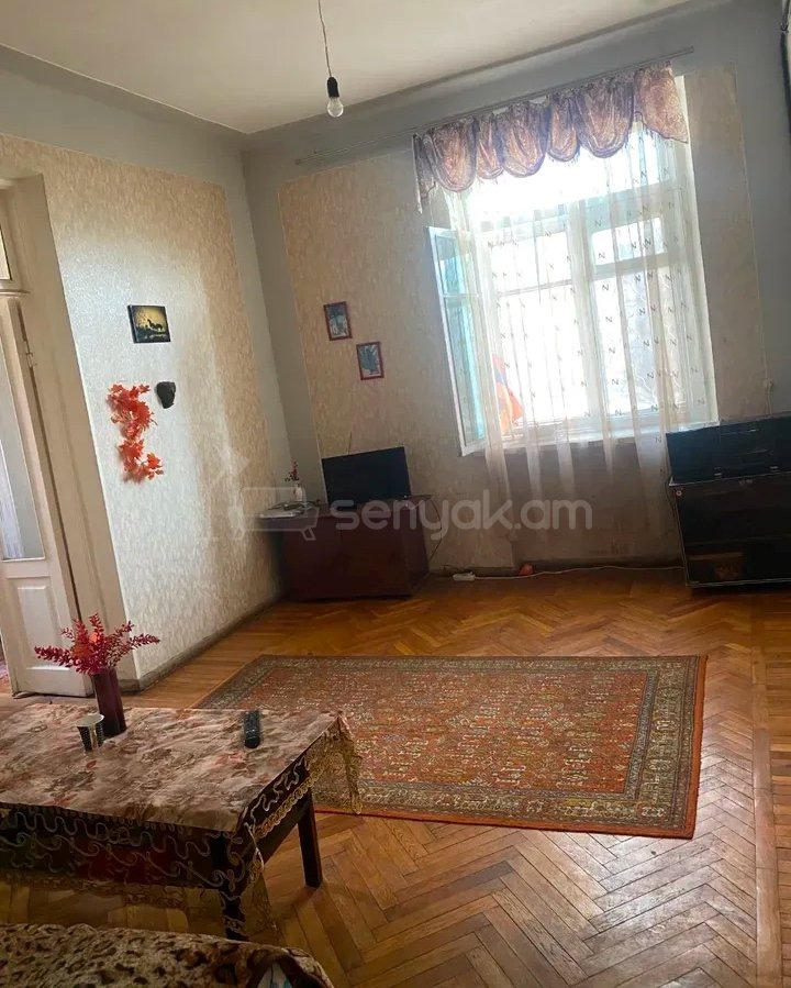 3 Սենյականոց Բնակարան Քարե Շենքում, 75քմ, 2/5 հարկ, Պետական Վիճակում