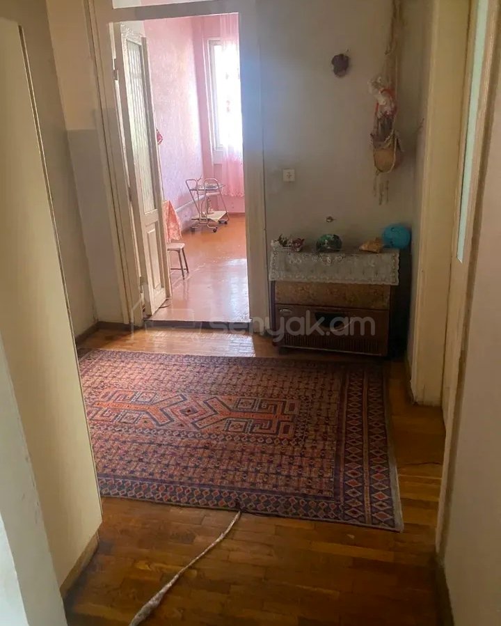 3 Սենյականոց Բնակարան Քարե Շենքում, 75քմ, 2/5 հարկ, Պետական Վիճակում
