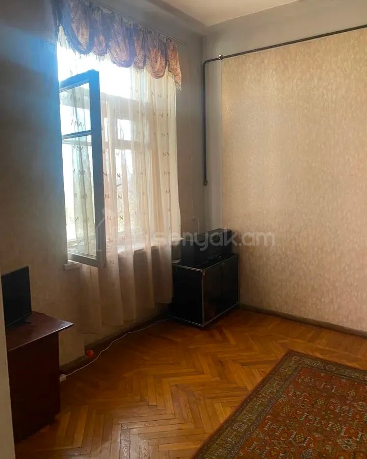 3 Սենյականոց Բնակարան Քարե Շենքում, 75քմ, 2/5 հարկ, Պետական Վիճակում
