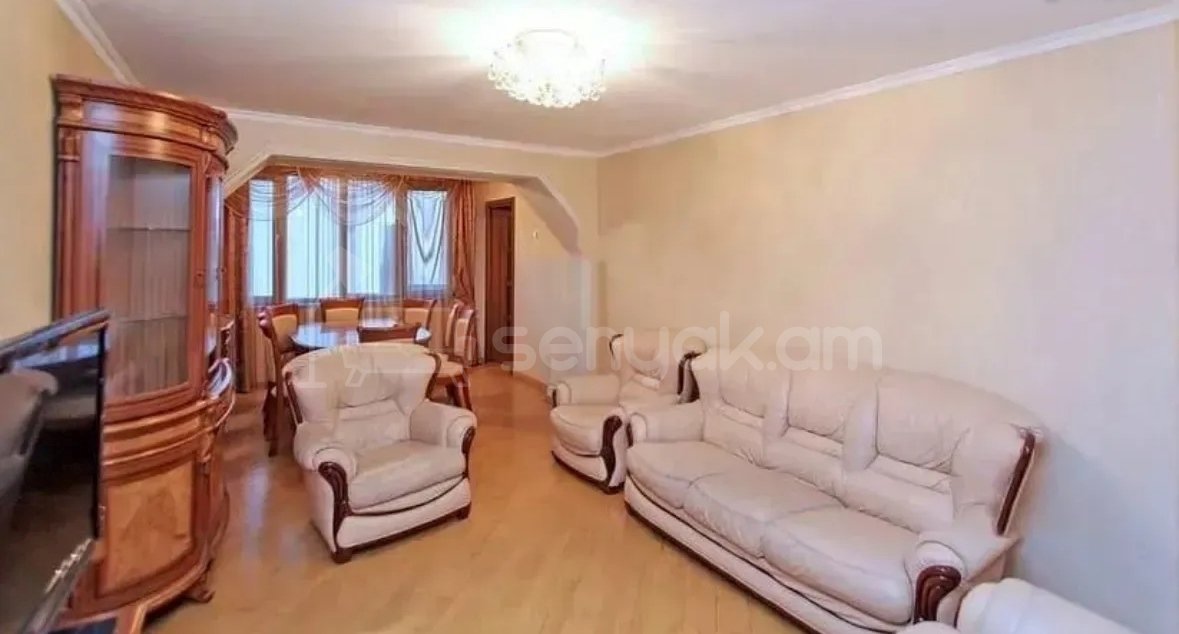 3 Սենյականոց Բնակարան Քարե Շենքում, 74քմ, 4/5 հարկ, Կապիտալ Վերանորոգված