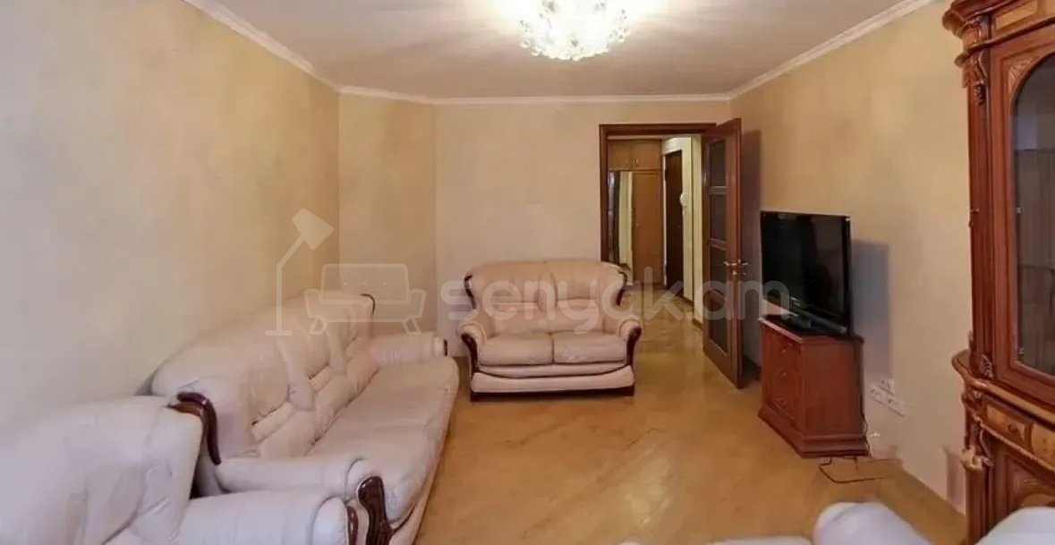 3 Սենյականոց Բնակարան Քարե Շենքում, 74քմ, 4/5 հարկ, Կապիտալ Վերանորոգված