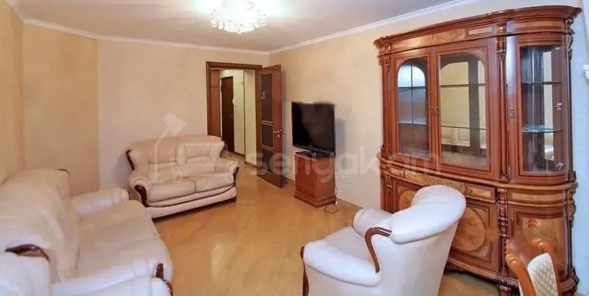 3 Սենյականոց Բնակարան Քարե Շենքում, 74քմ, 4/5 հարկ, Կապիտալ Վերանորոգված
