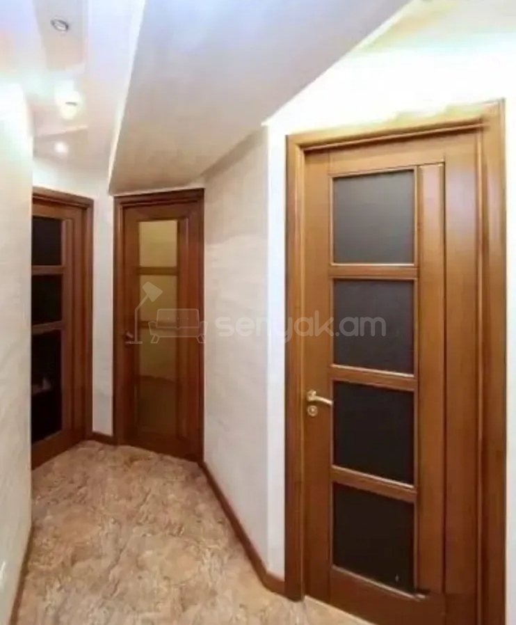 3 Սենյականոց Բնակարան Քարե Շենքում, 74քմ, 4/5 հարկ, Կապիտալ Վերանորոգված