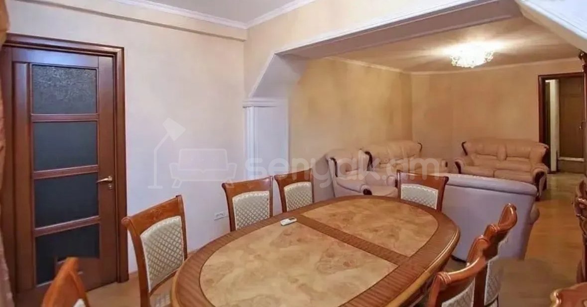 3 Սենյականոց Բնակարան Քարե Շենքում, 74քմ, 4/5 հարկ, Կապիտալ Վերանորոգված