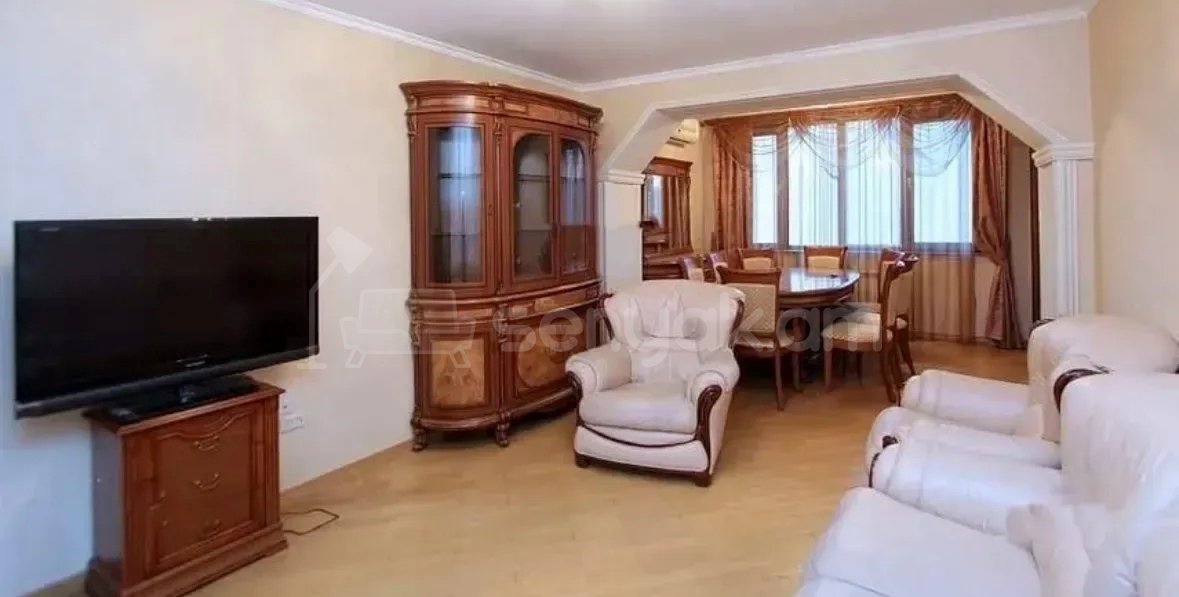 3 Սենյականոց Բնակարան Քարե Շենքում, 74քմ, 4/5 հարկ, Կապիտալ Վերանորոգված