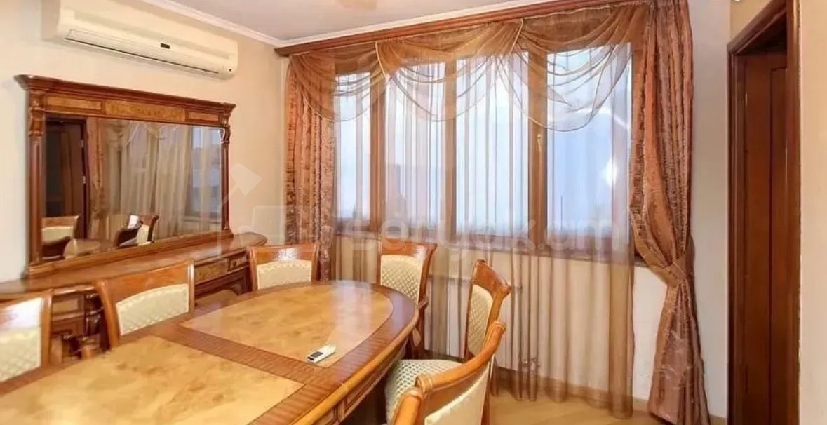 3 Սենյականոց Բնակարան Քարե Շենքում, 74քմ, 4/5 հարկ, Կապիտալ Վերանորոգված
