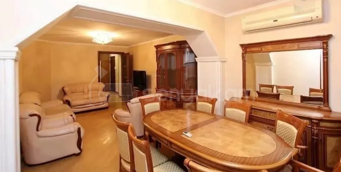 3 Սենյականոց Բնակարան Քարե Շենքում, 74քմ, 4/5 հարկ, Կապիտալ Վերանորոգված