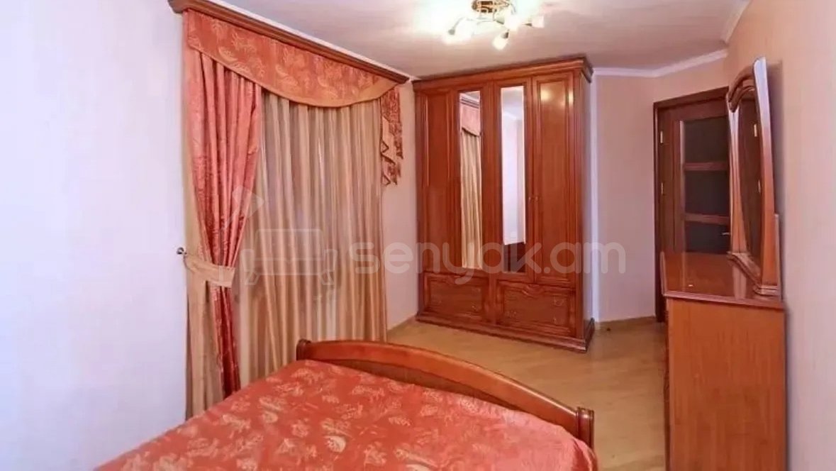 3 Սենյականոց Բնակարան Քարե Շենքում, 74քմ, 4/5 հարկ, Կապիտալ Վերանորոգված