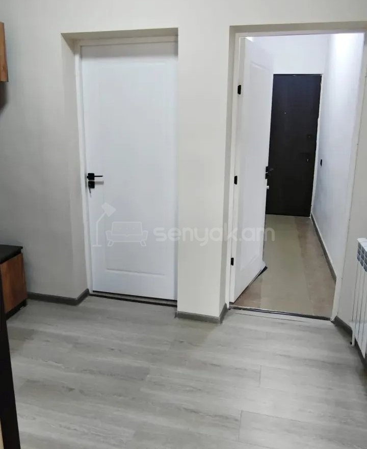 4 Սենյականոց Բնակարան, 82քմ, 2/9 հարկ, Նորմալ Վիճակում