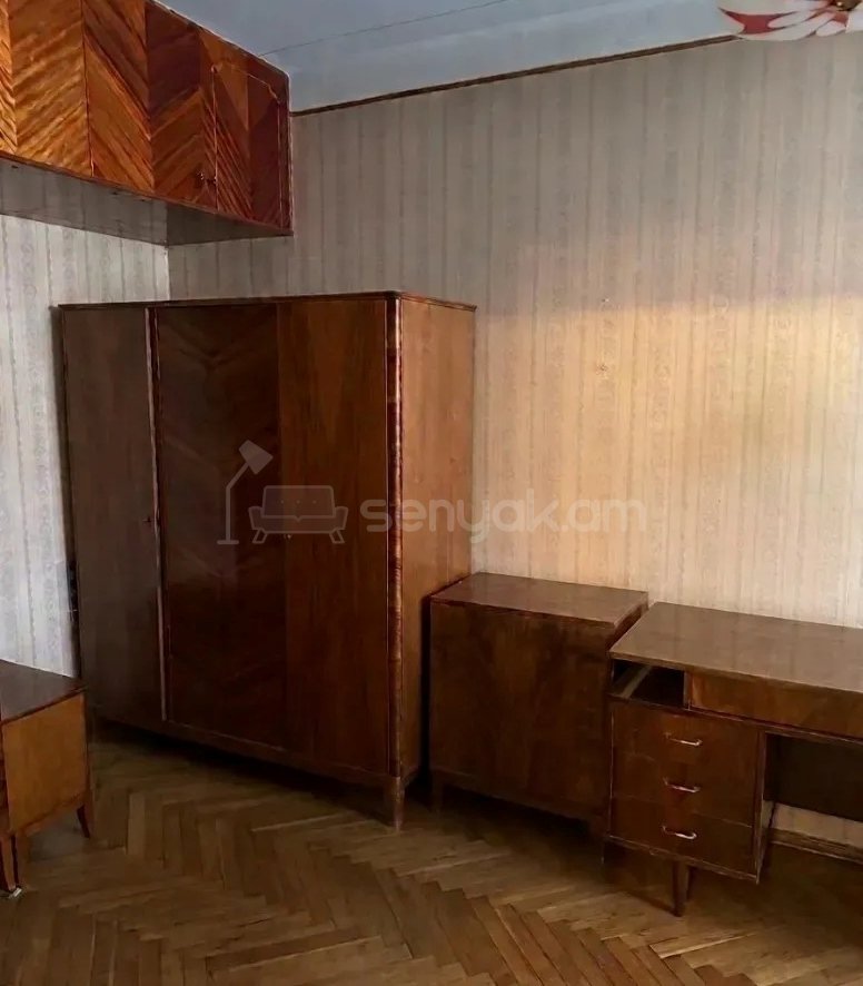3 Սենյականոց Բնակարան Քարե Շենքում, 81քմ, 4/5 հարկ, Պետական Վիճակում