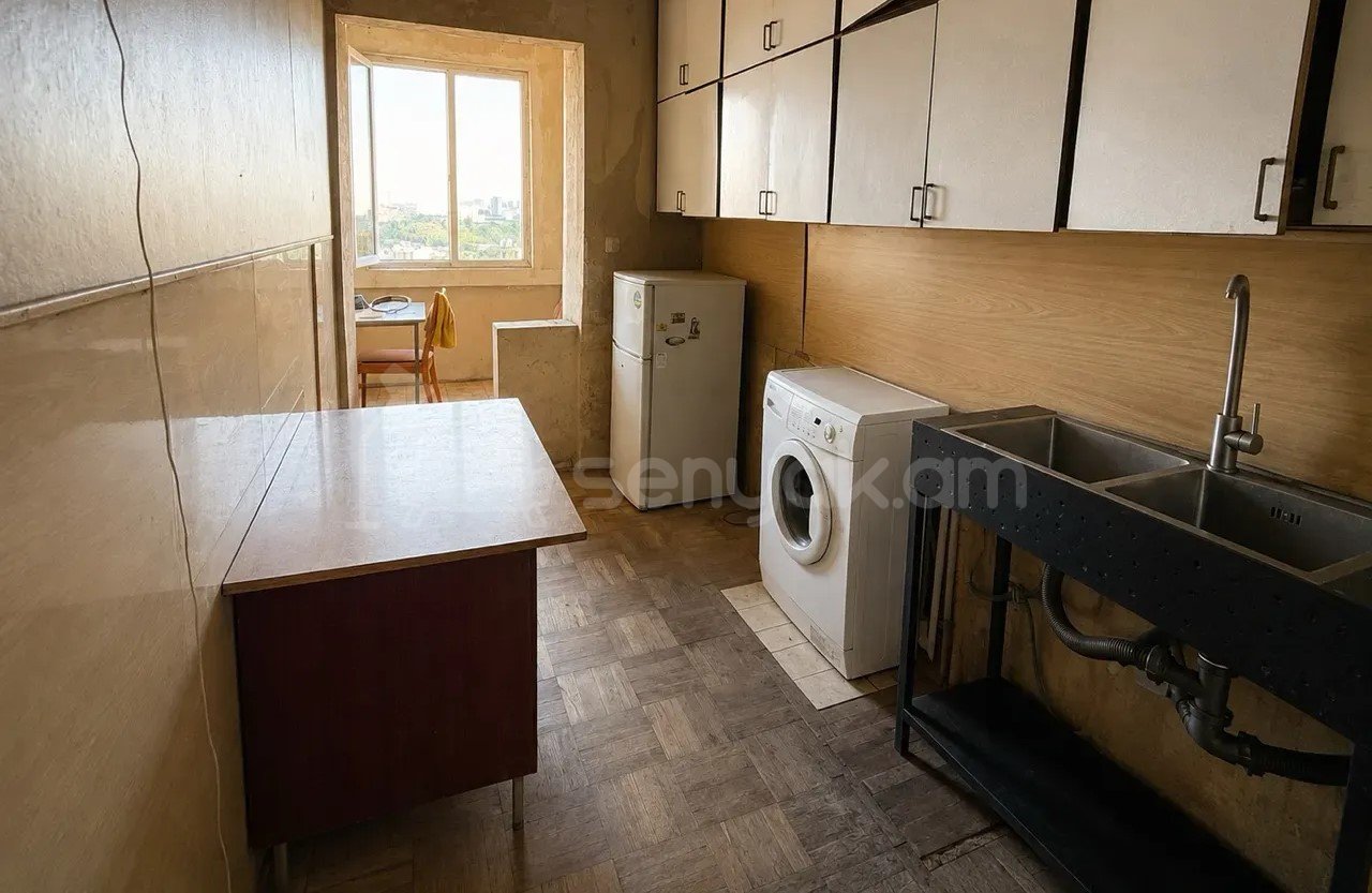 3 Սենյականոց Բնակարան, 80քմ, 9/9 հարկ, Պետական Վիճակում