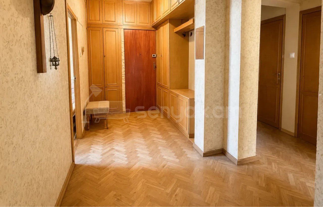 3 Սենյականոց Բնակարան, 80քմ, 9/9 հարկ, Պետական Վիճակում
