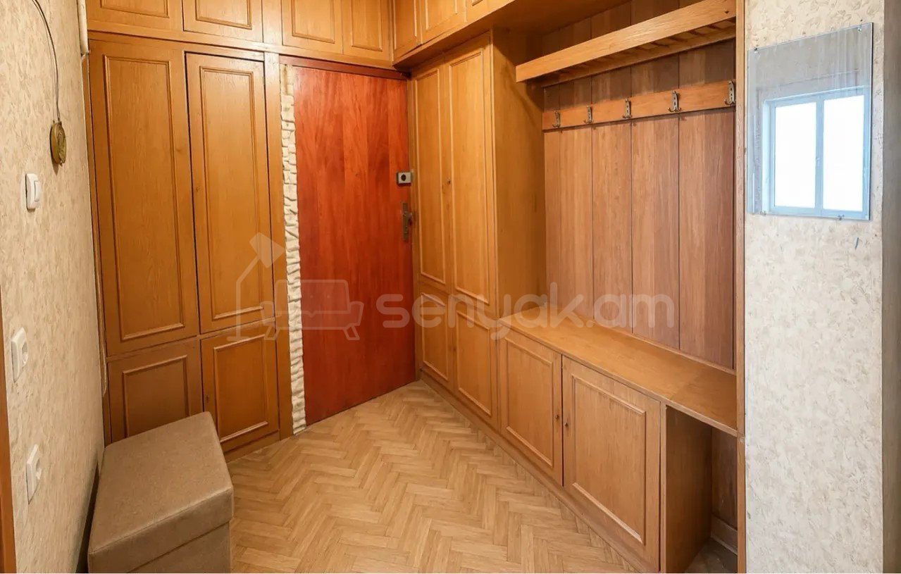 3 Սենյականոց Բնակարան, 80քմ, 9/9 հարկ, Պետական Վիճակում