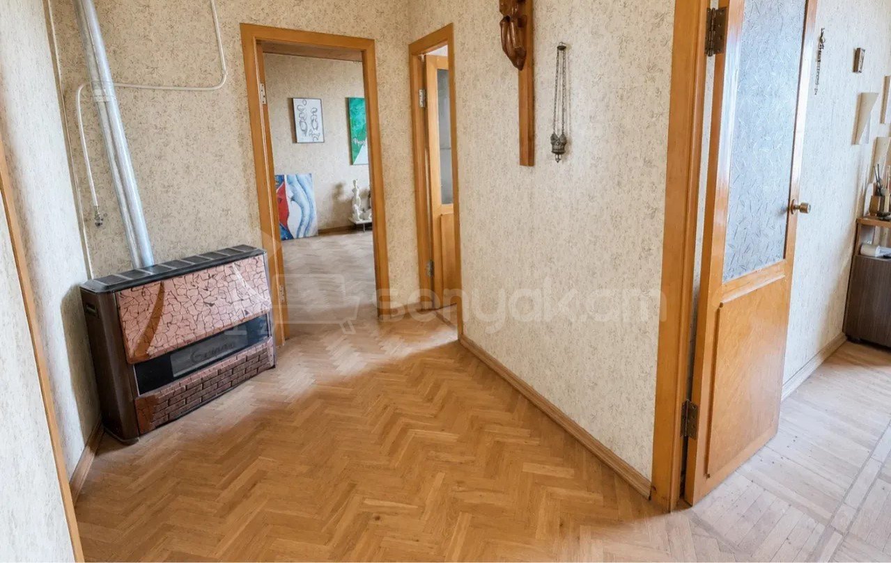 3 Սենյականոց Բնակարան, 80քմ, 9/9 հարկ, Պետական Վիճակում