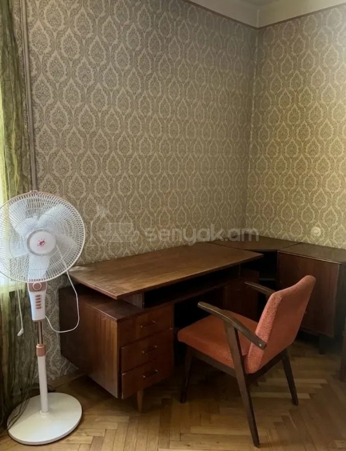 3 Սենյականոց Բնակարան Քարե Շենքում, 81քմ, 4/5 հարկ, Պետական Վիճակում