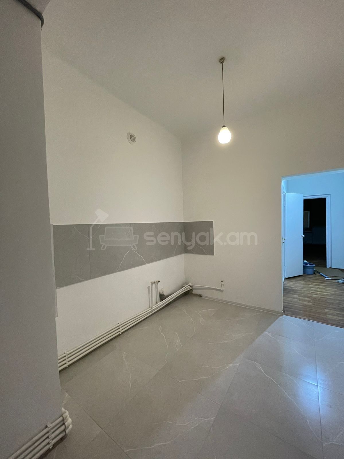 4 Սենյականոց Բնակարան Քարե Շենքում, 90քմ, 3/5 հարկ, Կոսմետիկ Վերանորոգված