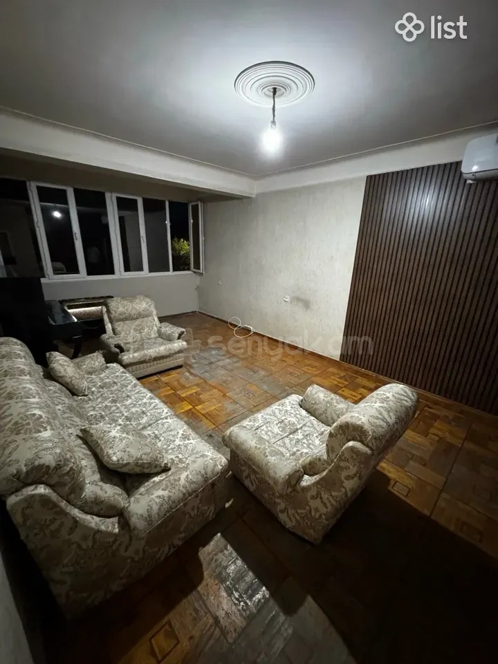 2 Սենյականոց Բնակարան Քարե Շենքում, 50քմ, 4/5 հարկ, Նորմալ Վիճակում, Մասամբ Կահավորված