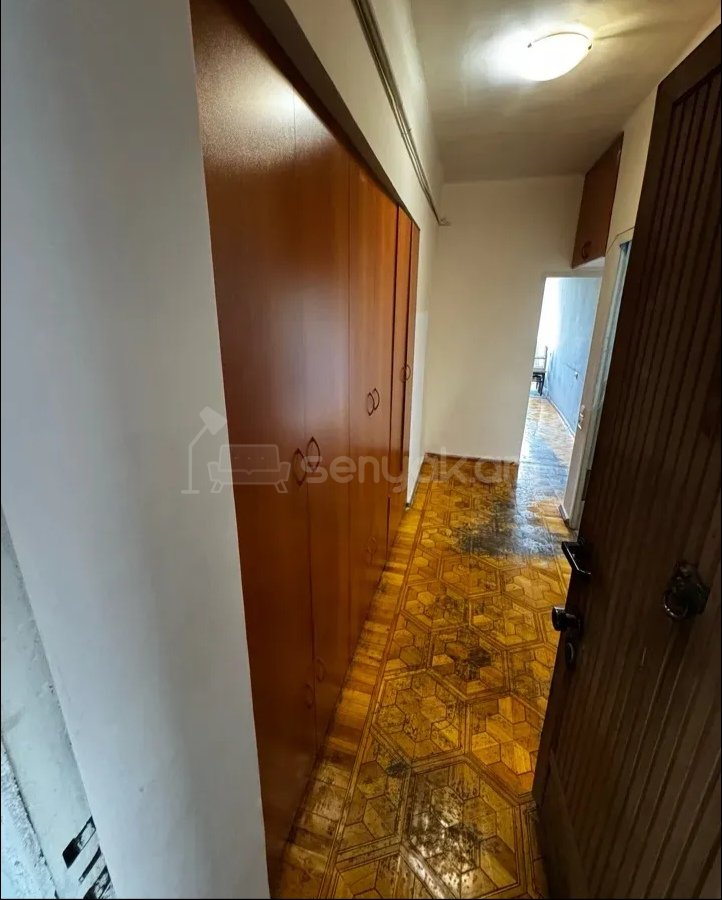 2 Սենյականոց Բնակարան Քարե Շենքում, 50քմ, 4/5 հարկ, Նորմալ Վիճակում, Մասամբ Կահավորված