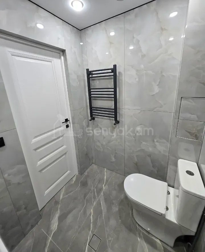 3 Սենյականոց Բնակարան Քարե Շենքում, 61քմ, 4/5 հարկ, Կապիտալ Վերանորոգված
