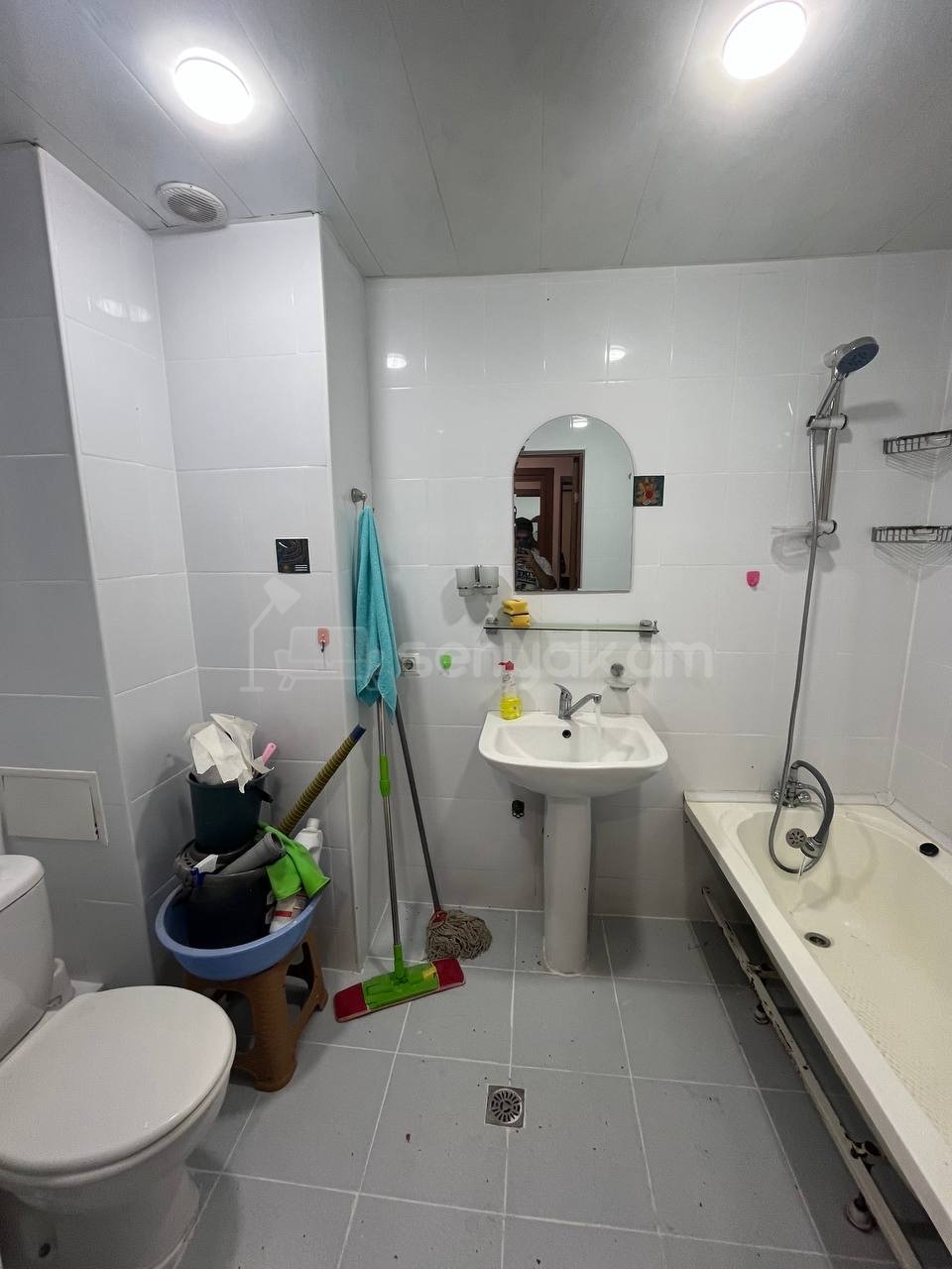 2 Սենյականոց Բնակարան Քարե Շենքում, 54քմ, 1/5 հարկ, Նորմալ Վիճակում