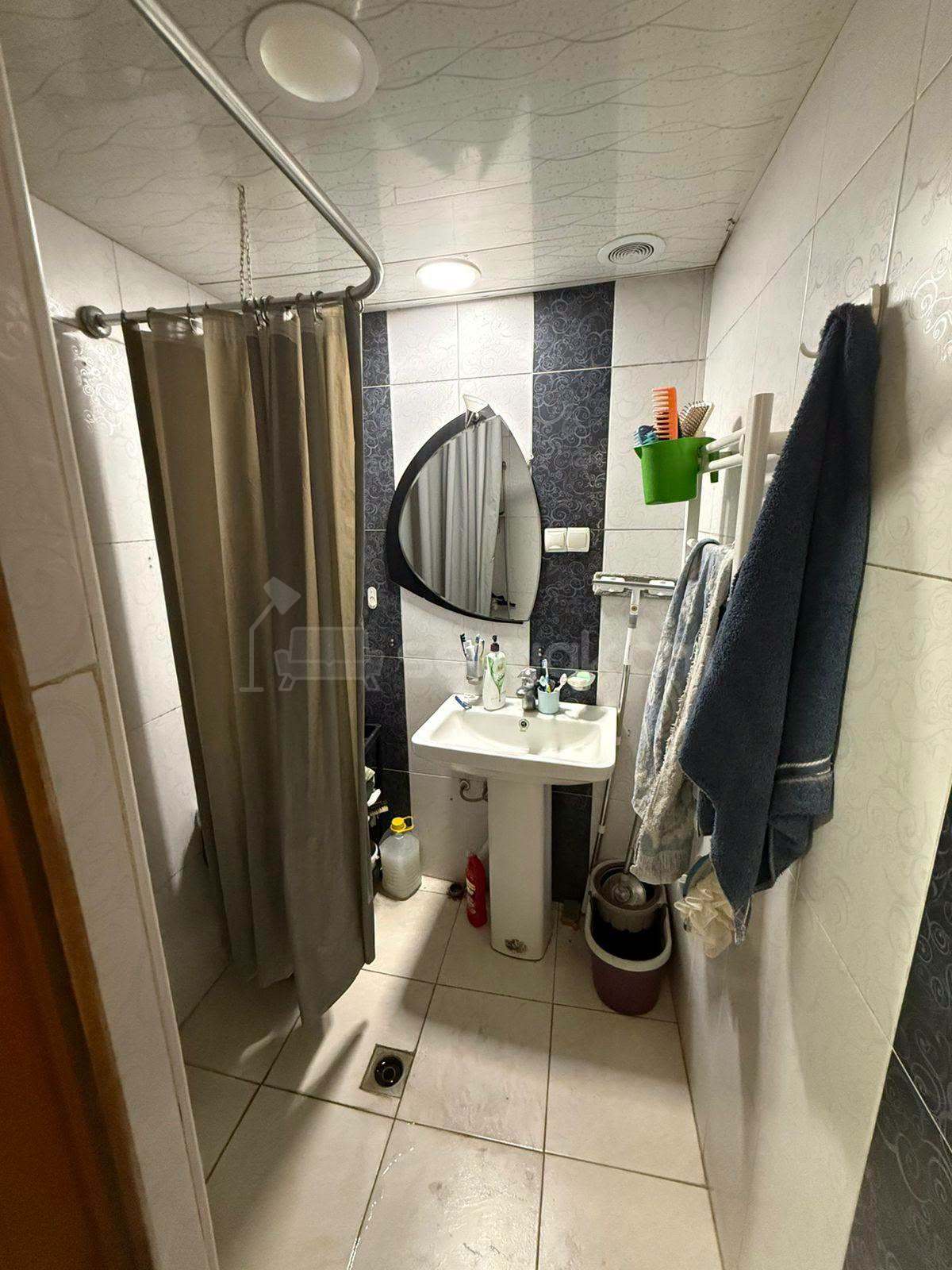 5 Սենյականոց Բնակարան Քարե Շենքում, 133քմ, 5/5 հարկ, Նորմալ Վիճակում