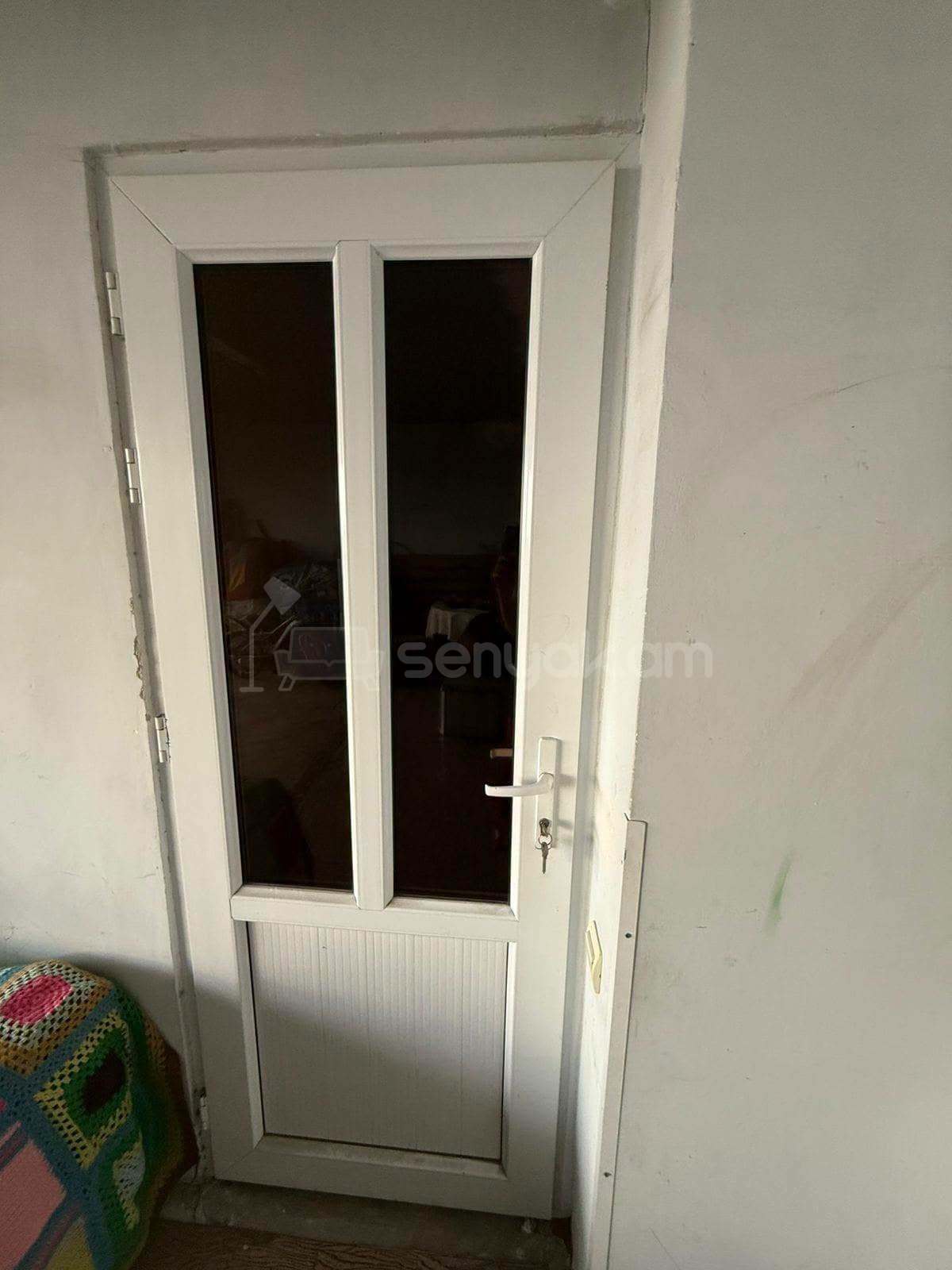 5 Սենյականոց Բնակարան Քարե Շենքում, 133քմ, 5/5 հարկ, Նորմալ Վիճակում