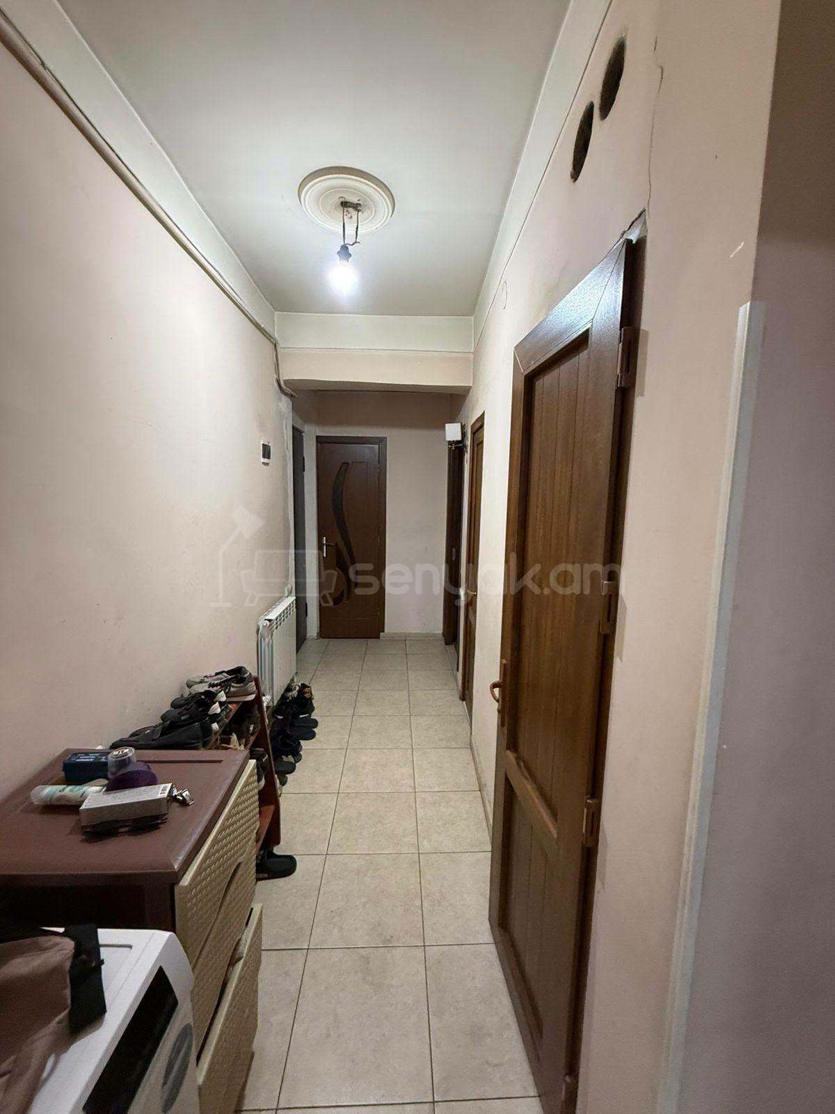 5 Սենյականոց Բնակարան Քարե Շենքում, 133քմ, 5/5 հարկ, Նորմալ Վիճակում