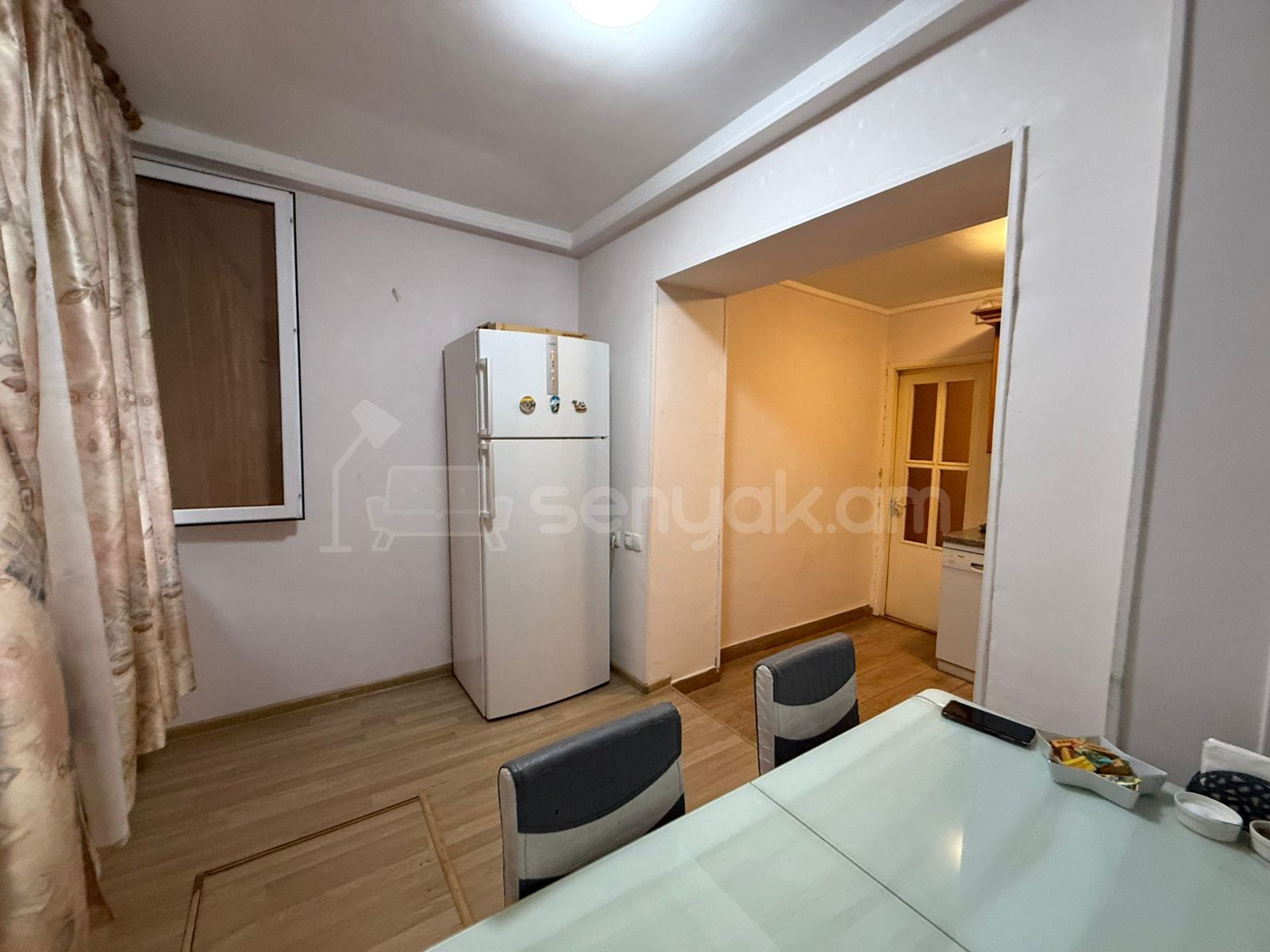 3 Սենյականոց Բնակարան Քարե Շենքում, 72քմ, 1/5 հարկ, Նորմալ Վիճակում