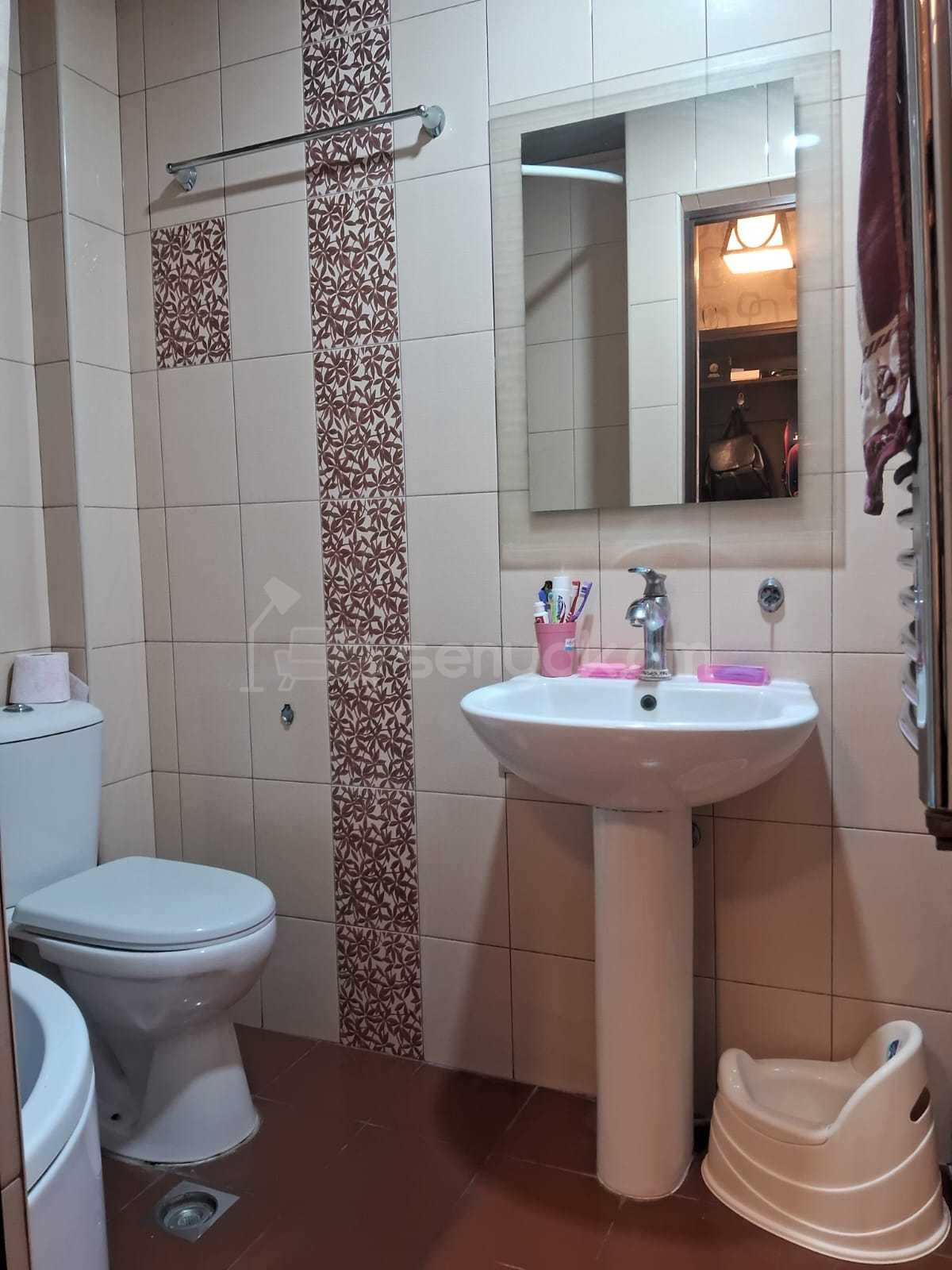 2 Սենյականոց Բնակարան Քարե Շենքում, 34քմ, 2/5 հարկ, Նորմալ Վիճակում