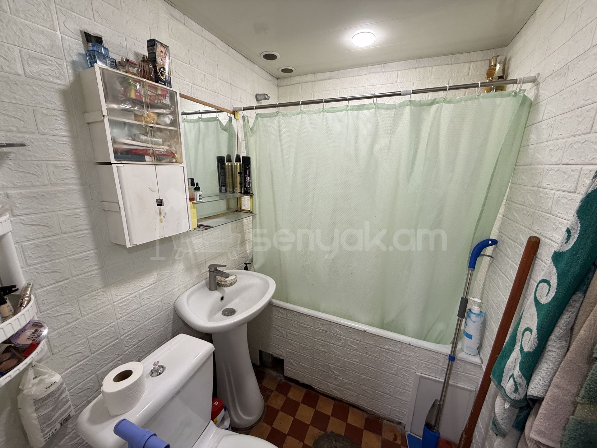 2 Սենյականոց Բնակարան Քարե Շենքում, 42քմ, 3/4 հարկ, Կոսմետիկ Վերանորոգված